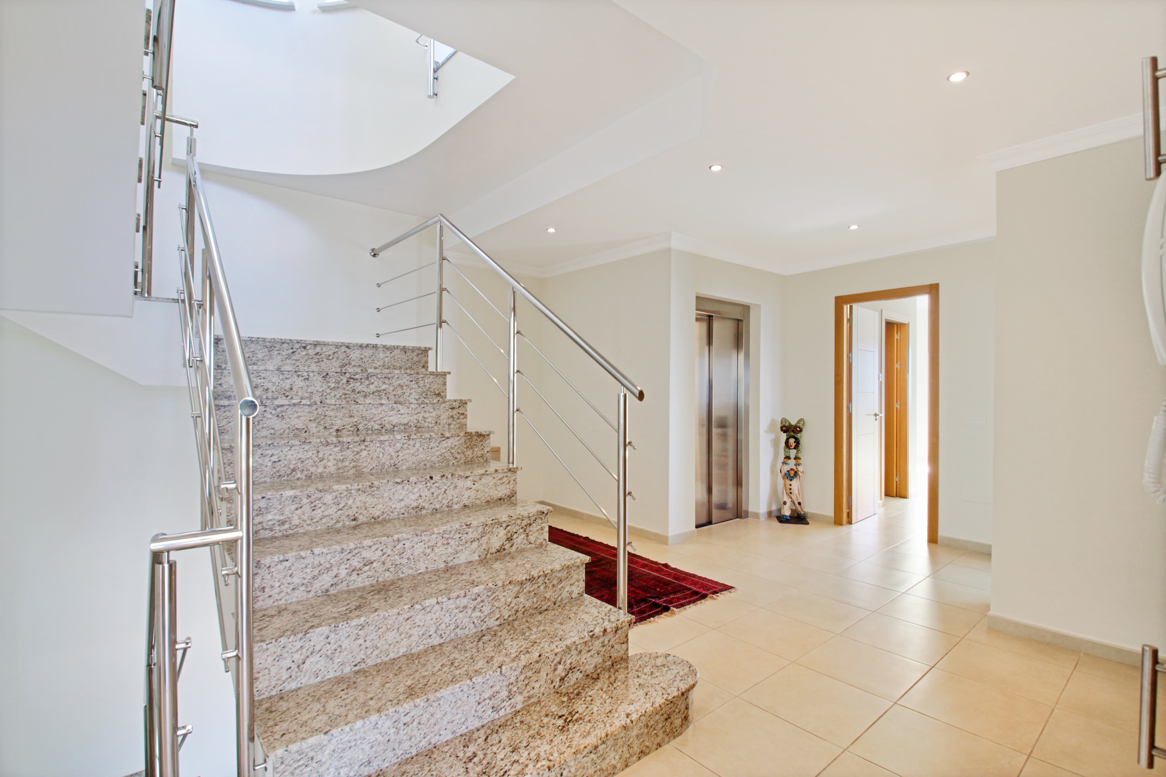 5 bed Detached Villa in Los Monteros