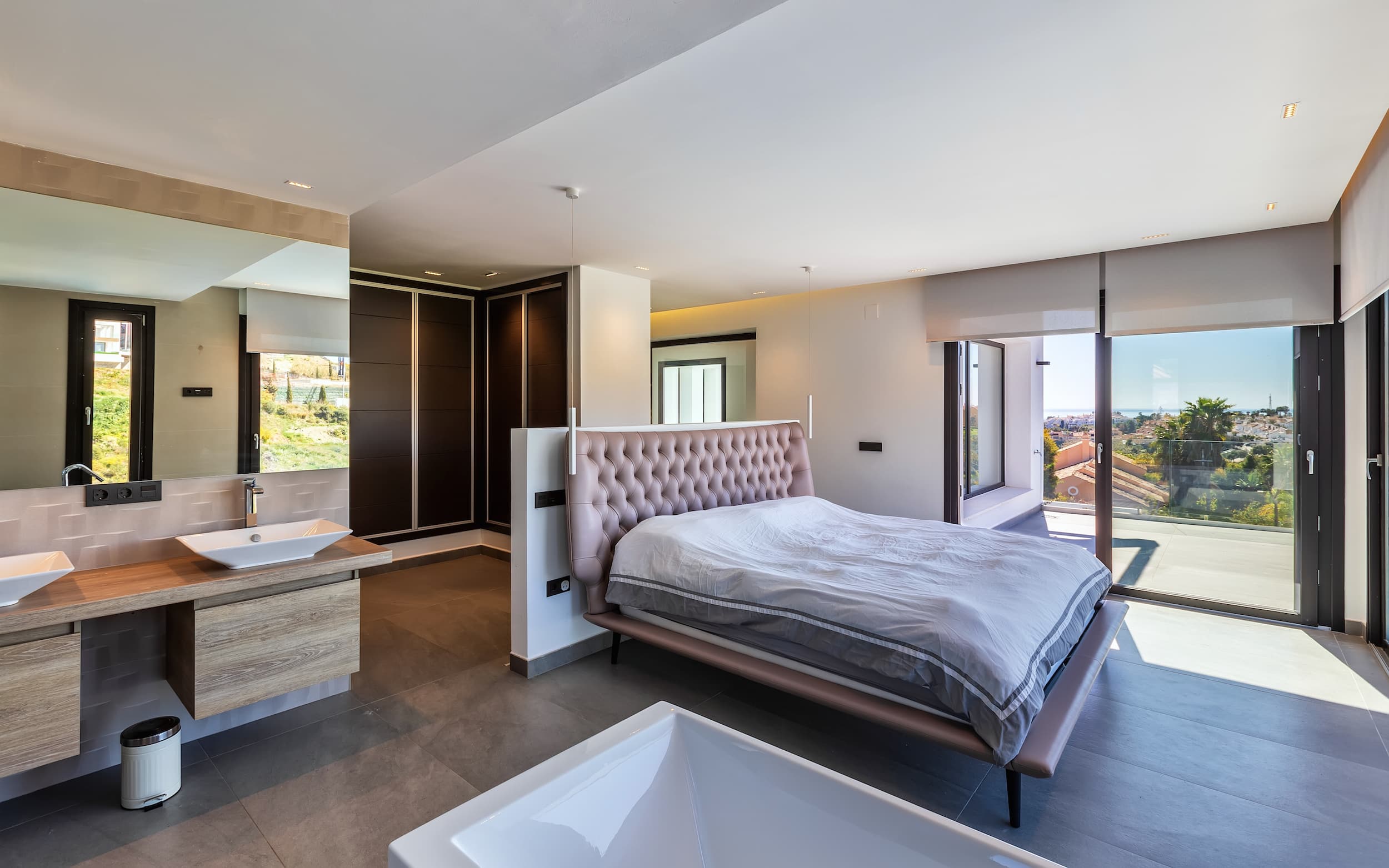 6 bed Detached Villa in El Paraiso