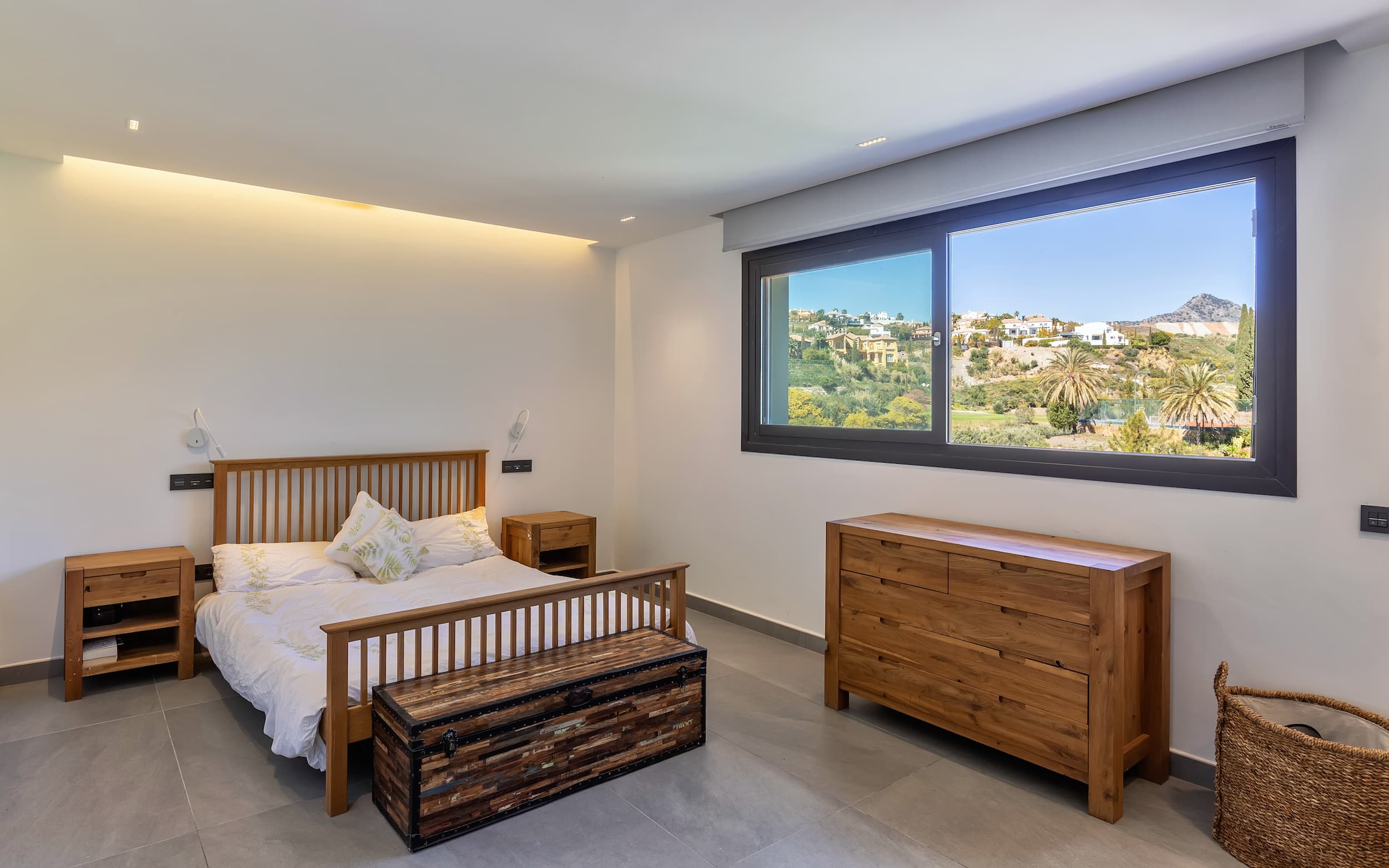 6 bed Detached Villa in El Paraiso