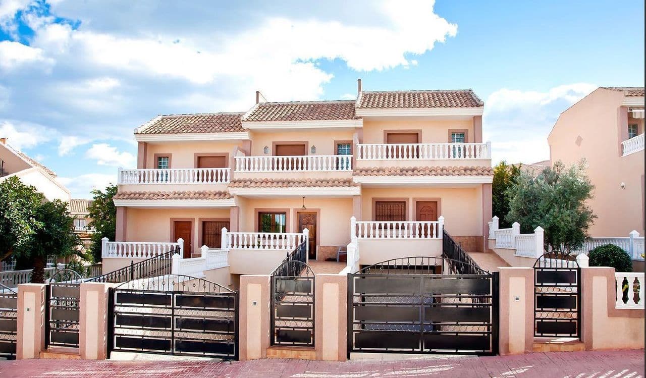 2 bed Townhouse in Los Altos