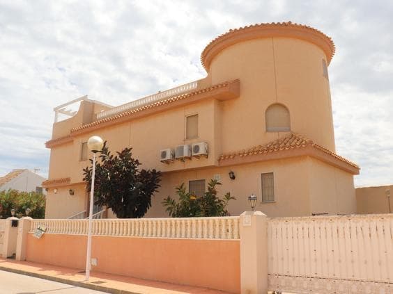 4 bed Detached Villa in La Manga Del Mar Menor