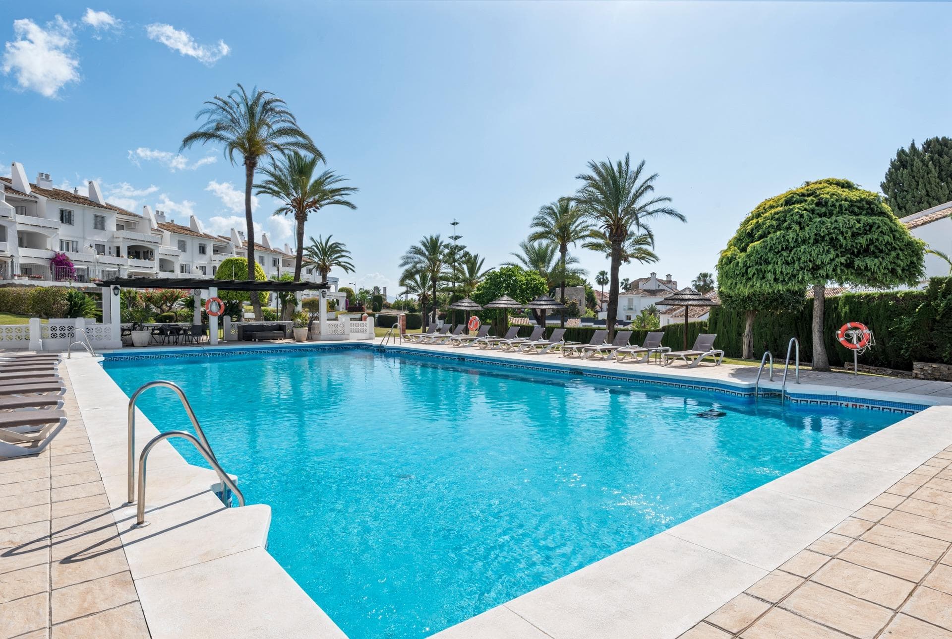 3 bed Middle Floor Apartment in Marbella