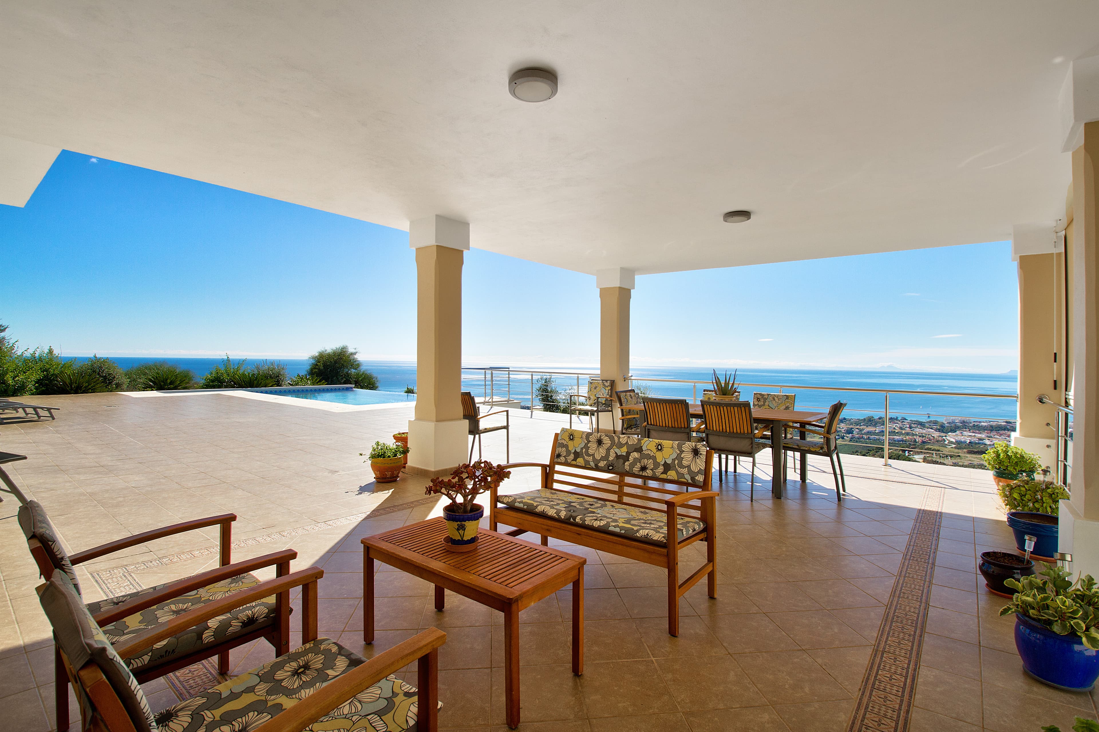 5 bed Detached Villa in Los Monteros